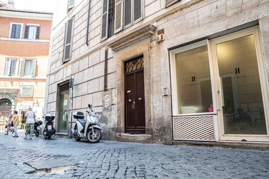 Anna'S Crazy Place, Rome